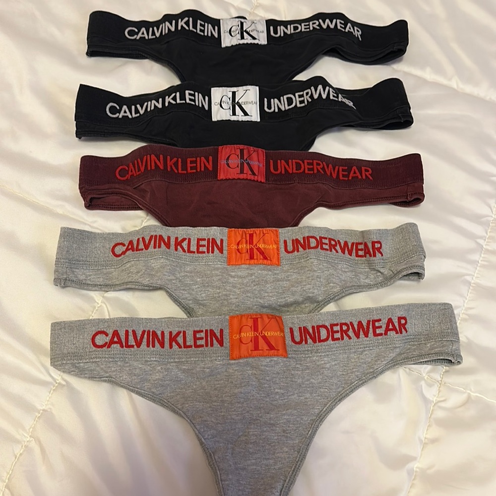 Calvin Klein Underwear Logo Thong Panties Size Medium Black Grey Burgundy 5 Pack
